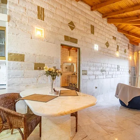 Apartman Paco's Luxury 18 *