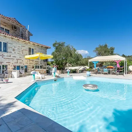 Paco's Luxury 18 * Oziász