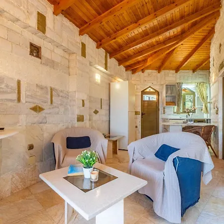 Apartment Paco's Luxury 18 Ozias
